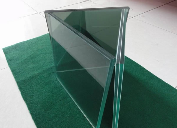 如何區(qū)別鋼化玻璃、浮法玻璃和超白玻璃？